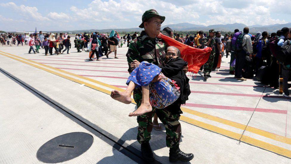 Terremoto y tsunami en Indonesia: número de muertos supera los 1.200