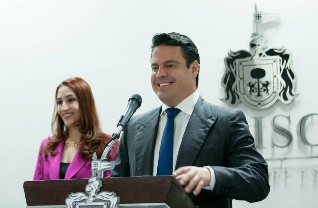 Jalisco entrega recursos para escuelas de tiempo completo