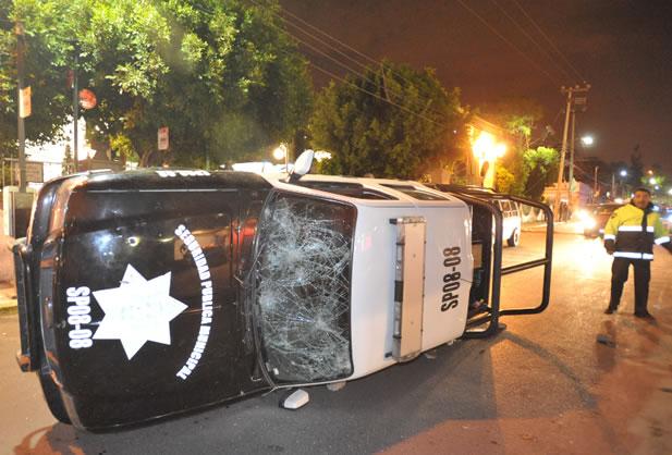 Volcadura de ambulancia en el DF deja cuatro personas heridas