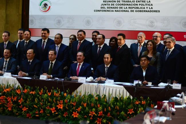 Gobernadores proponen el desarme de agentes municipales y crear la policía única estatal