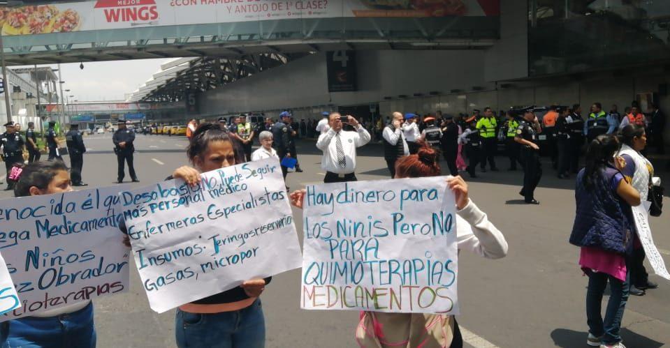 AMLO plantea que si hay desabasto de medicinas para el cáncer, médicos y enfermeras, las compren