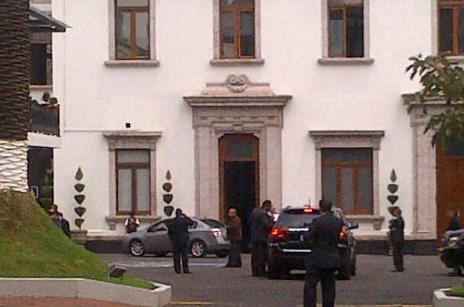 CNTE y autoridades se reúnen en Segob; sigue bloqueo del AICM