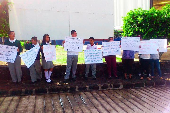 Morelos, aún sin elementos para sancionar a maestra agredida por padres de familia