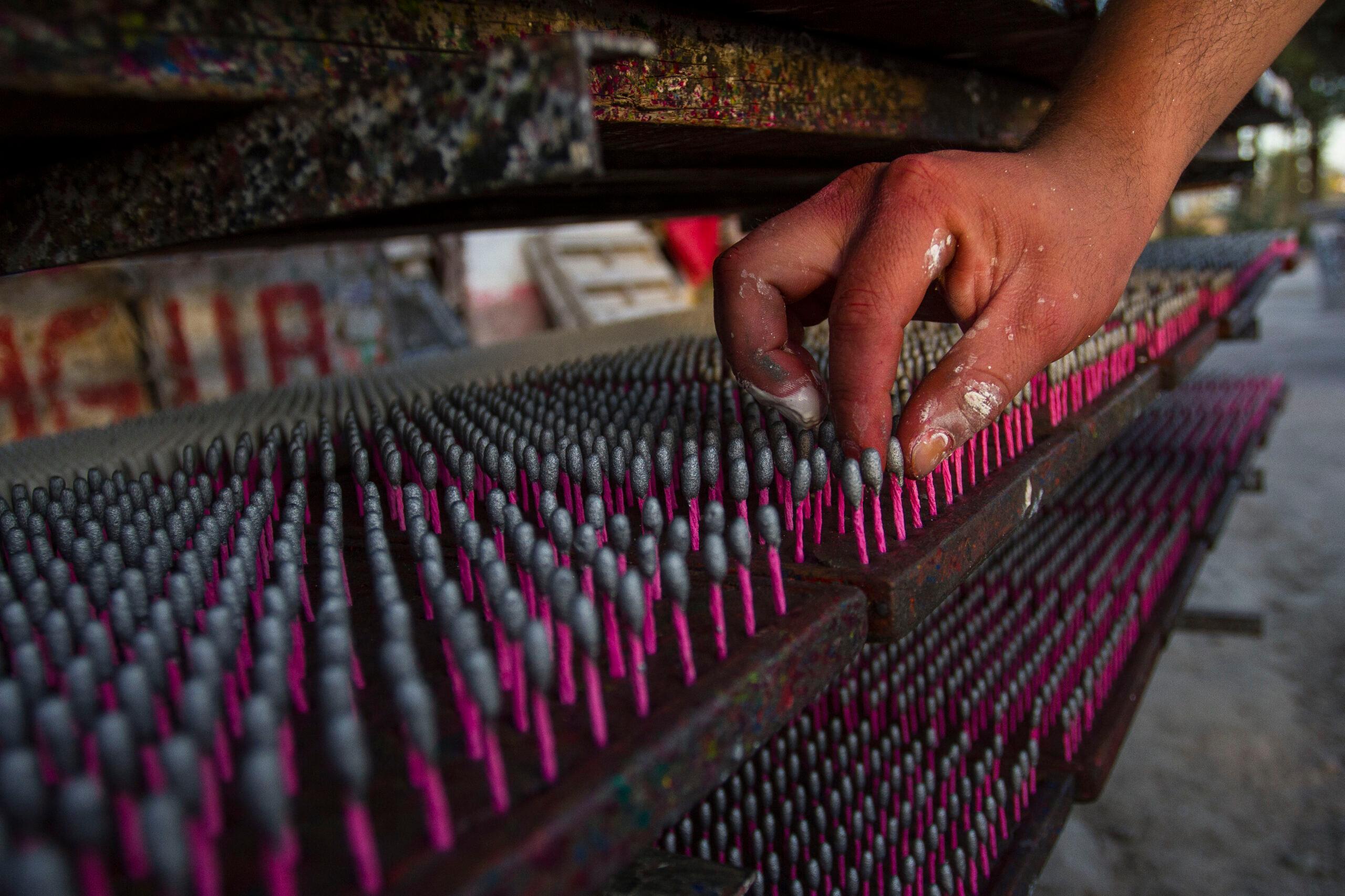 Mueren dos personas por explosión de pirotecnia en Tultepec