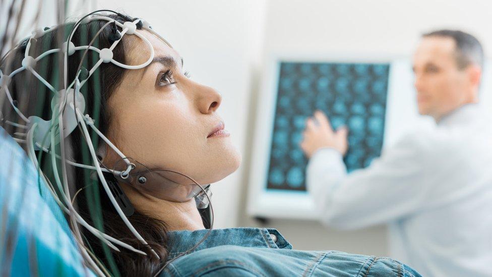 ¿Cuál es la mejor decisión que puedes tomar en la vida? Responde Moran Cerf, el neurocientífico que estudia las ondas cerebrales y la felicidad