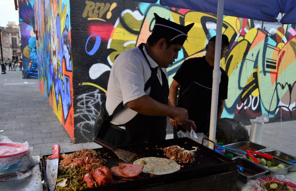 Andrés, el taquero bonito que hace tacos monstruosos en la CDMX