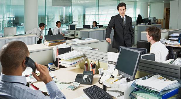 Los hábitos en el trabajo que hacen que tus compañeros te odien