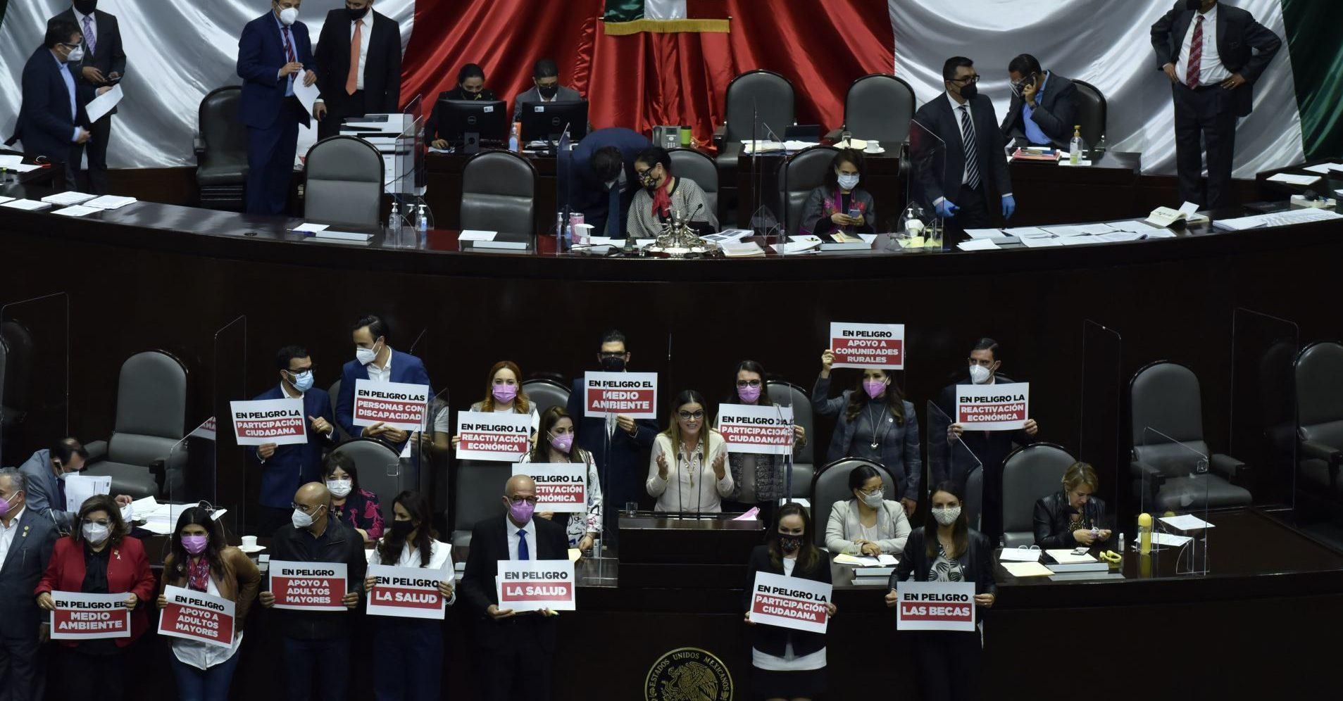 Impuestos a aplicaciones, toallas femeninas y visitas del SAT: los cambios aprobados para 2021