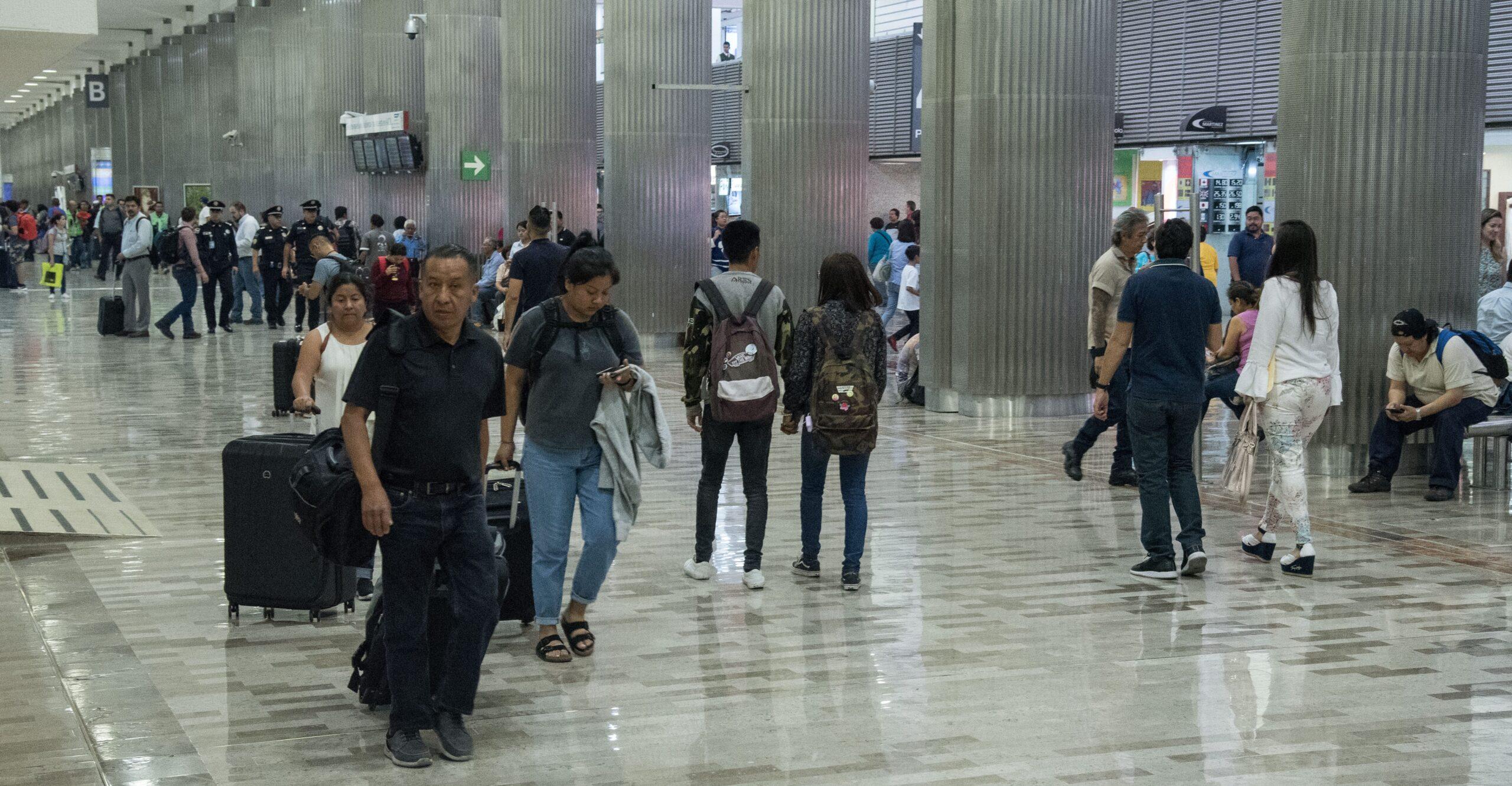 Las rutas alternas para llegar al AICM y los avisos de las aerolíneas ante el bloqueo en la T1