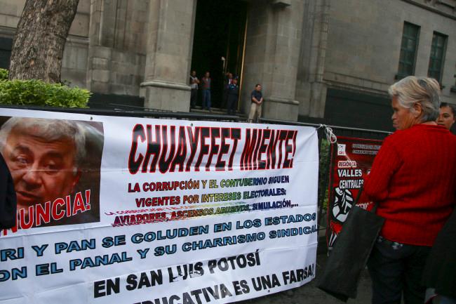 310 trabajadores del IEEPO tendrán que decidir entre dejar ese cargo o renunciar a la CNTE