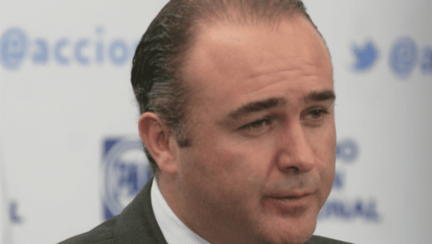 Entre ovaciones, panistas reciben a Villarreal en la plenaria