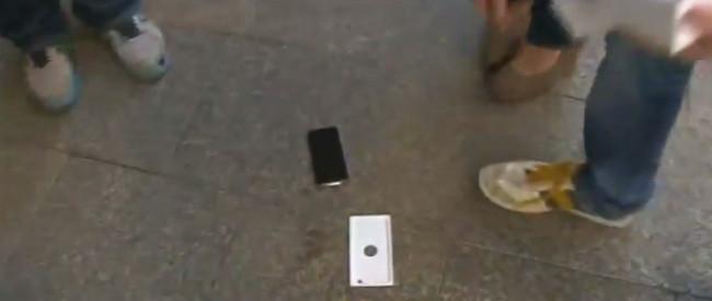 Compra el primer iPhone 6 en el mundo… y se le cae