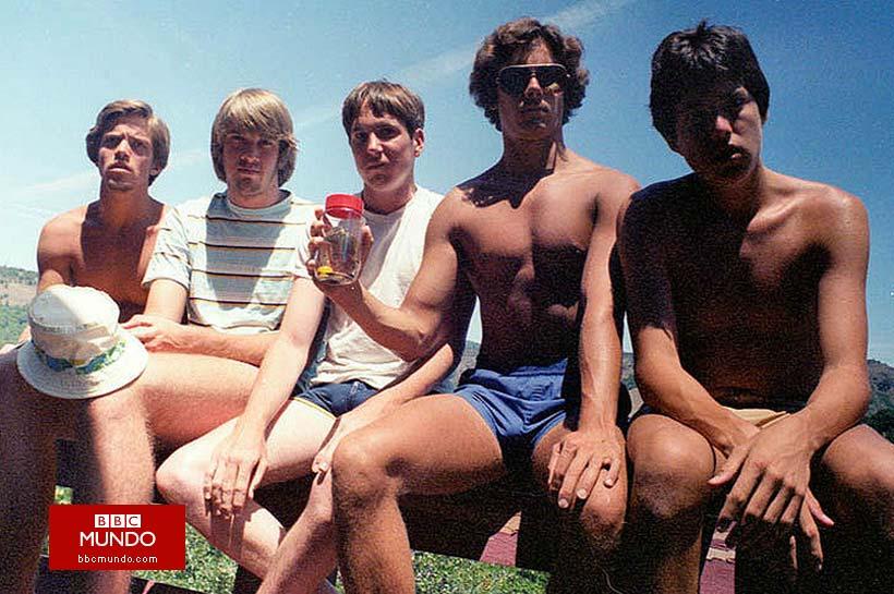 Cinco amigos, 30 años, la misma foto y el paso del tiempo