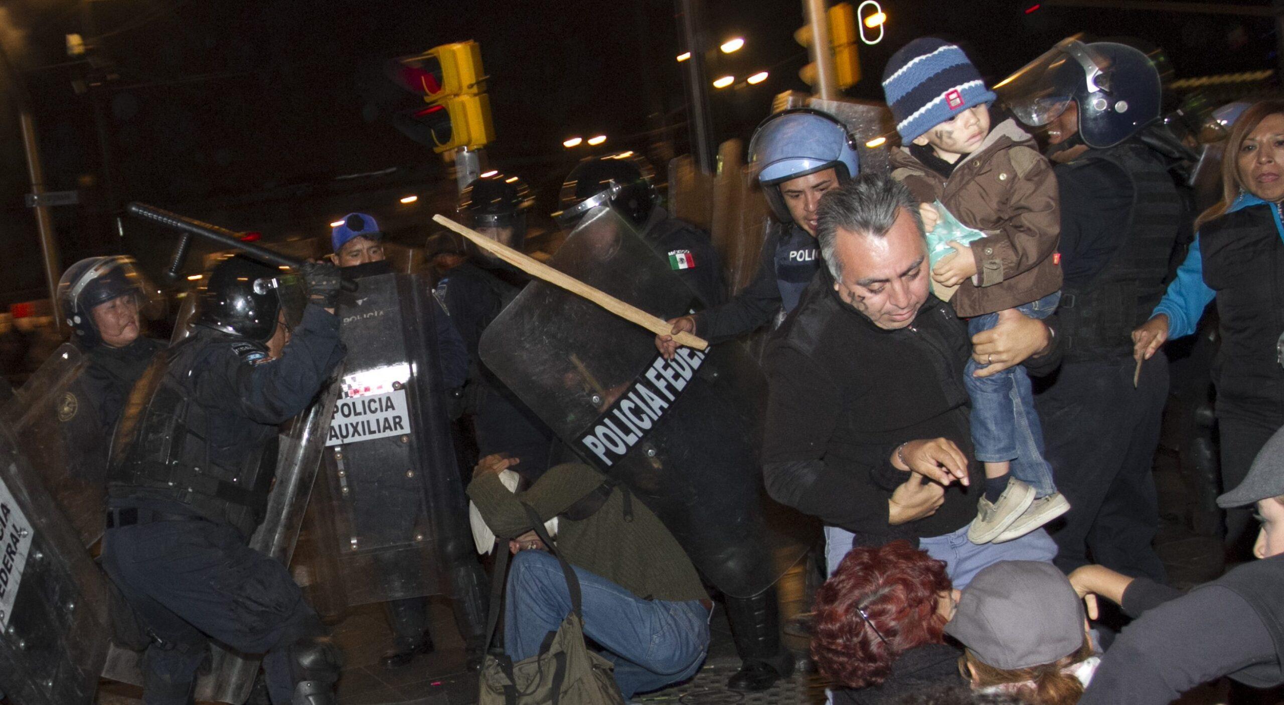 Policías torturaron a joven durante el desalojo violento del Zócalo, confirma CNDH