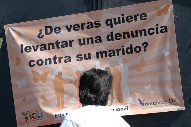 Ser víctima de la violencia de tu pareja es algo “insignificante”, dice 1 de cada 3 mujeres