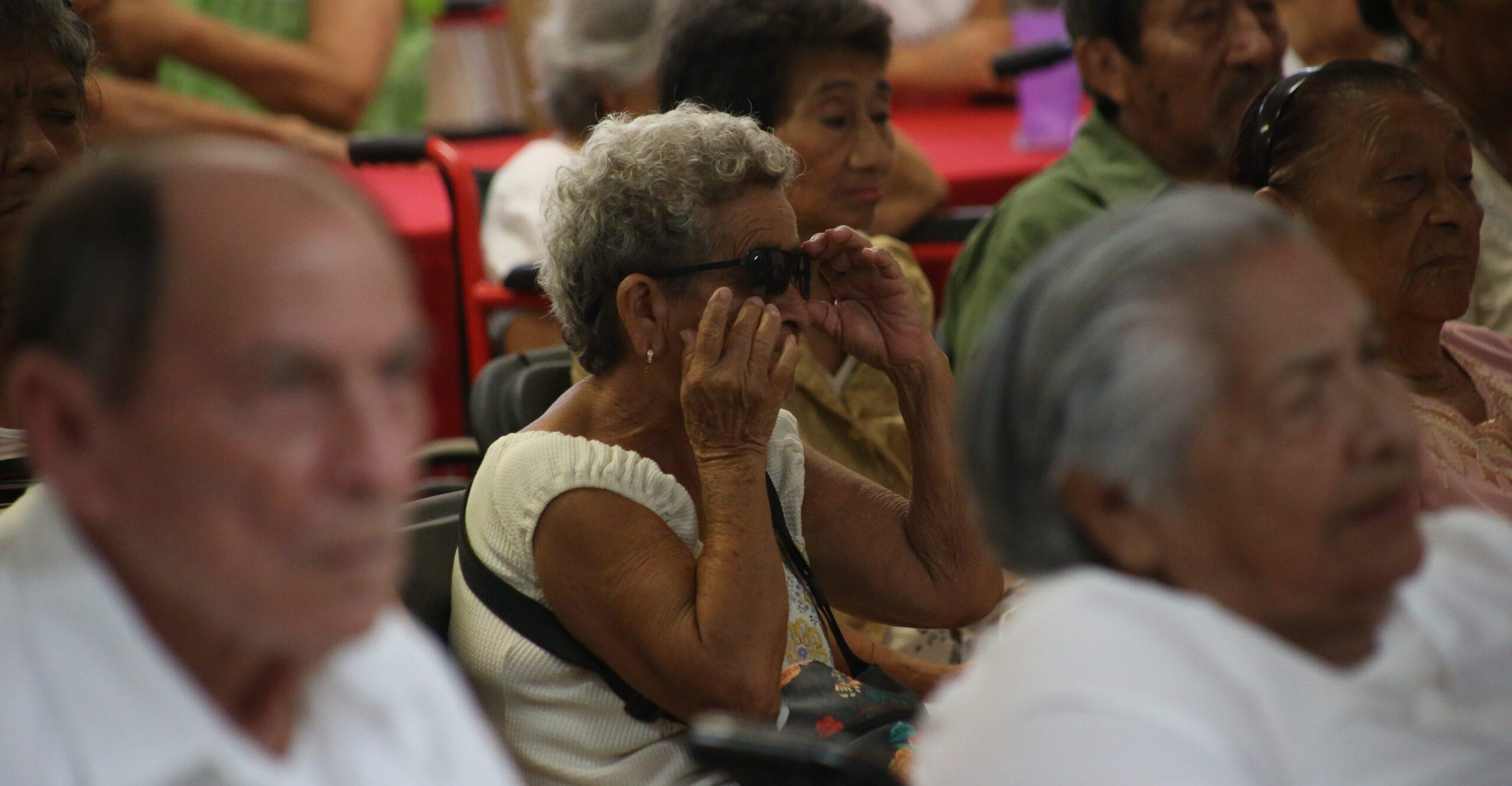 Seguridad, salud y trabajo, los derechos que más violan autoridades contra personas mayores en México