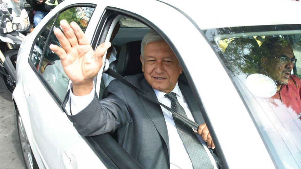 México: el insólito anuncio de Andrés Manuel López Obrador (AMLO) de contar con una escolta de solo 20 abogados, médicos e ingenieros