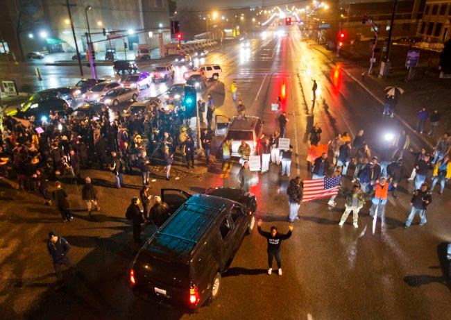 Policía de Ferguson que asesinó a Michael Brown no será investigado; responden con disturbios