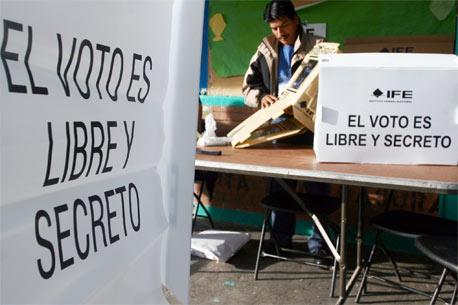 México, con -7 en democracia en 2010