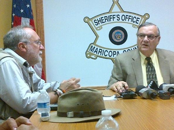 Sicilia se reúne con el sheriff Arpaio; le pide “trato humano” para los indocumentados