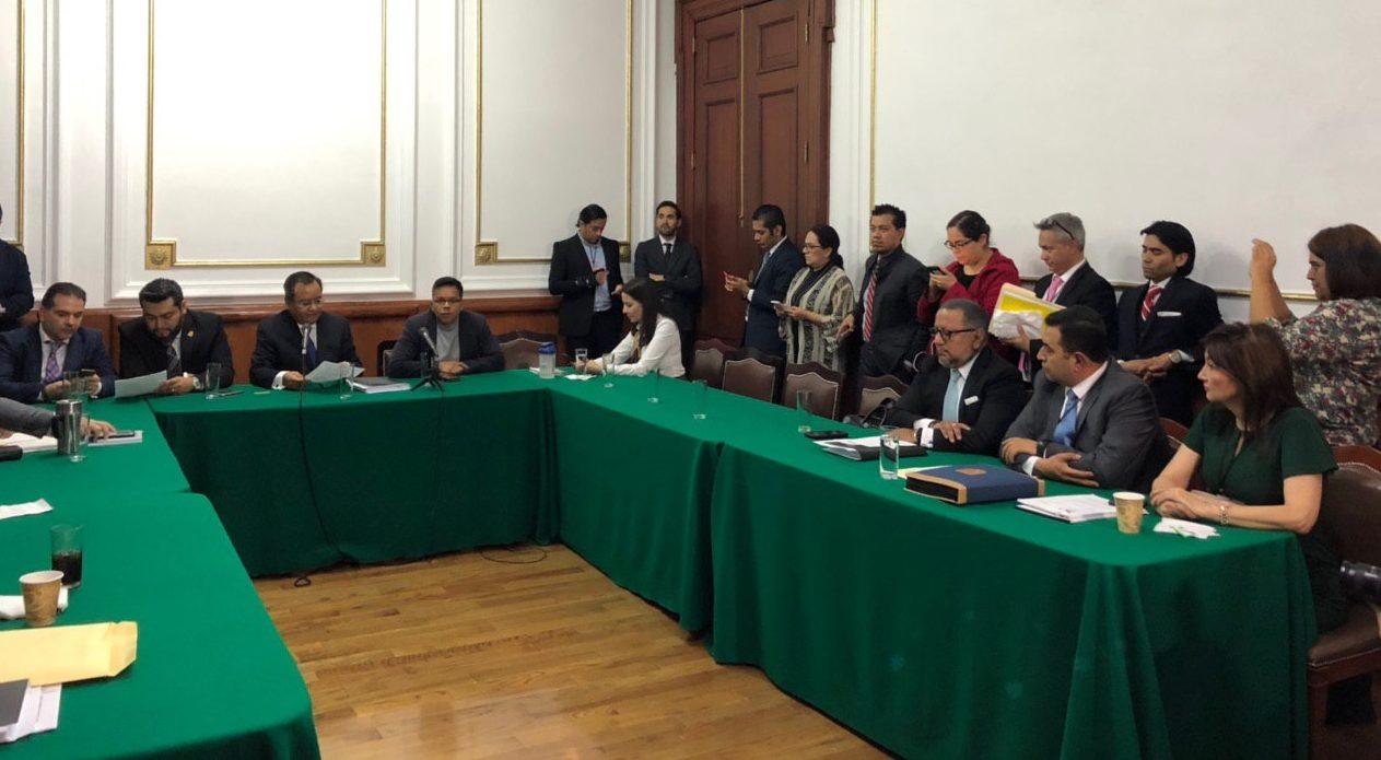 Magistrado Cavazos niega agresión a sus hijas y deja audiencia ante réplica de activistas
