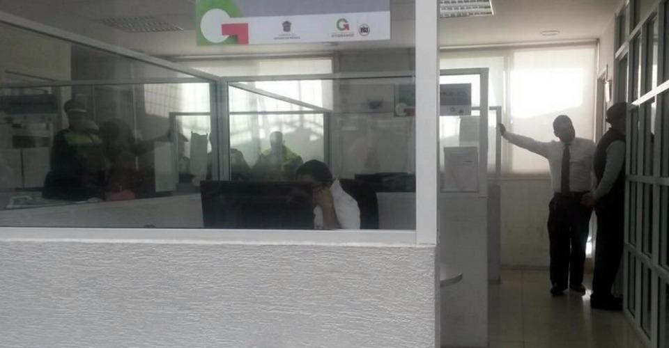 Fiscal deja su cargo y 4 mandos son despedidos por caso de agresión a reportera en Edomex