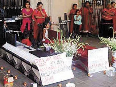 Velan en el Zócalo de Oaxaca a triquis emboscados el viernes