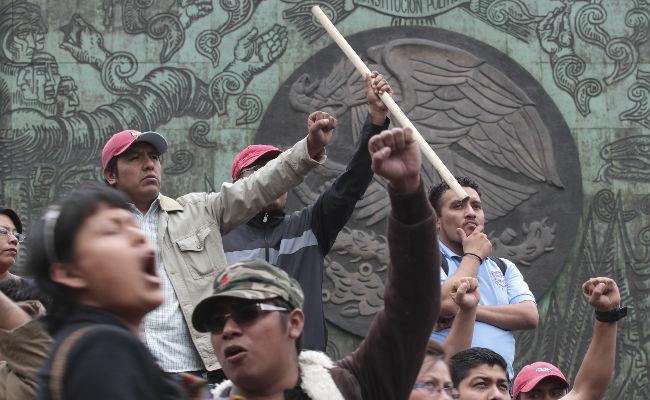 Diputados congelan Ley del Servicio Profesional Docente