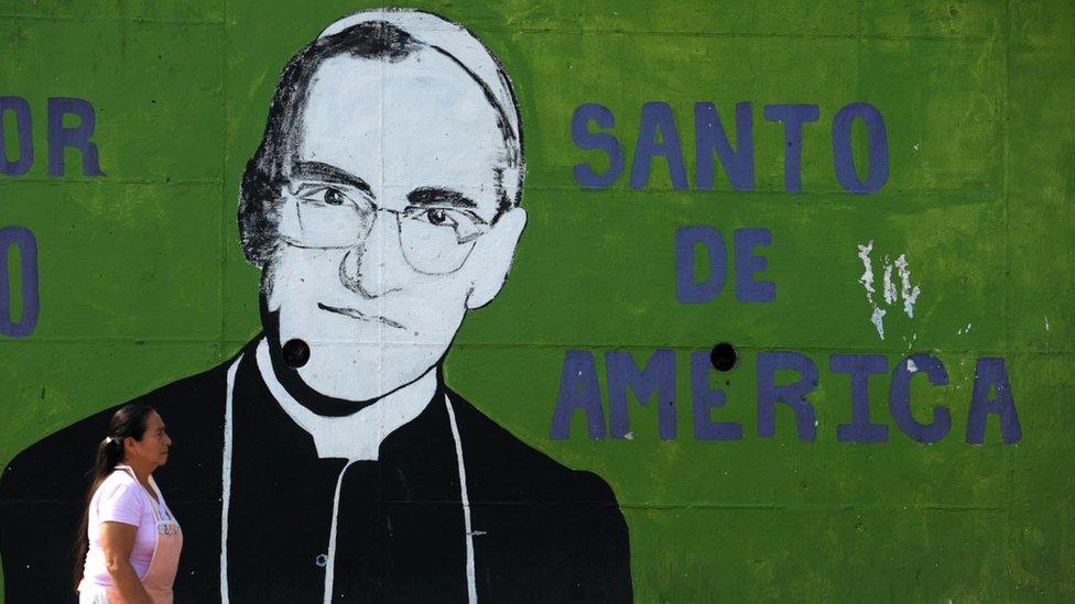 Por qué el Vaticano llegó a ver como un “peligro” a monseñor Romero (a quien este domingo convierte en santo)