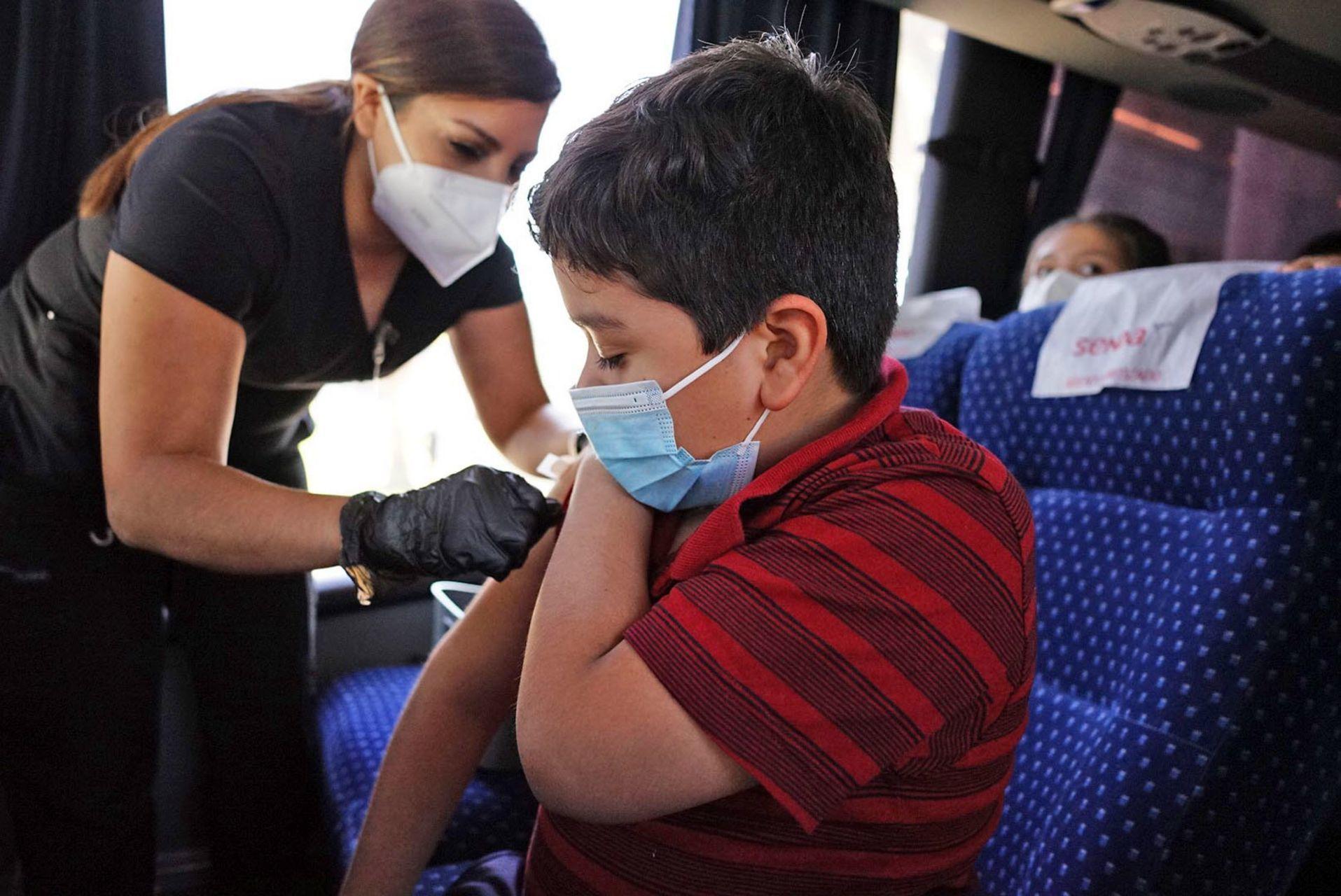 Abdala, Pfizer y Sinovac, las vacunas COVID que se prevén usar para menores de 5 a 11 años