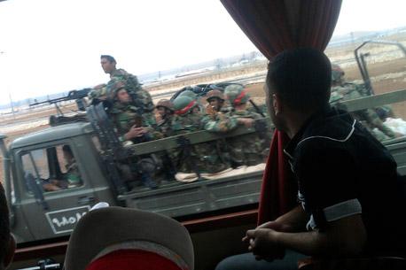 Ejército sirio y francotiradores ingresan a la ciudad de Deraa