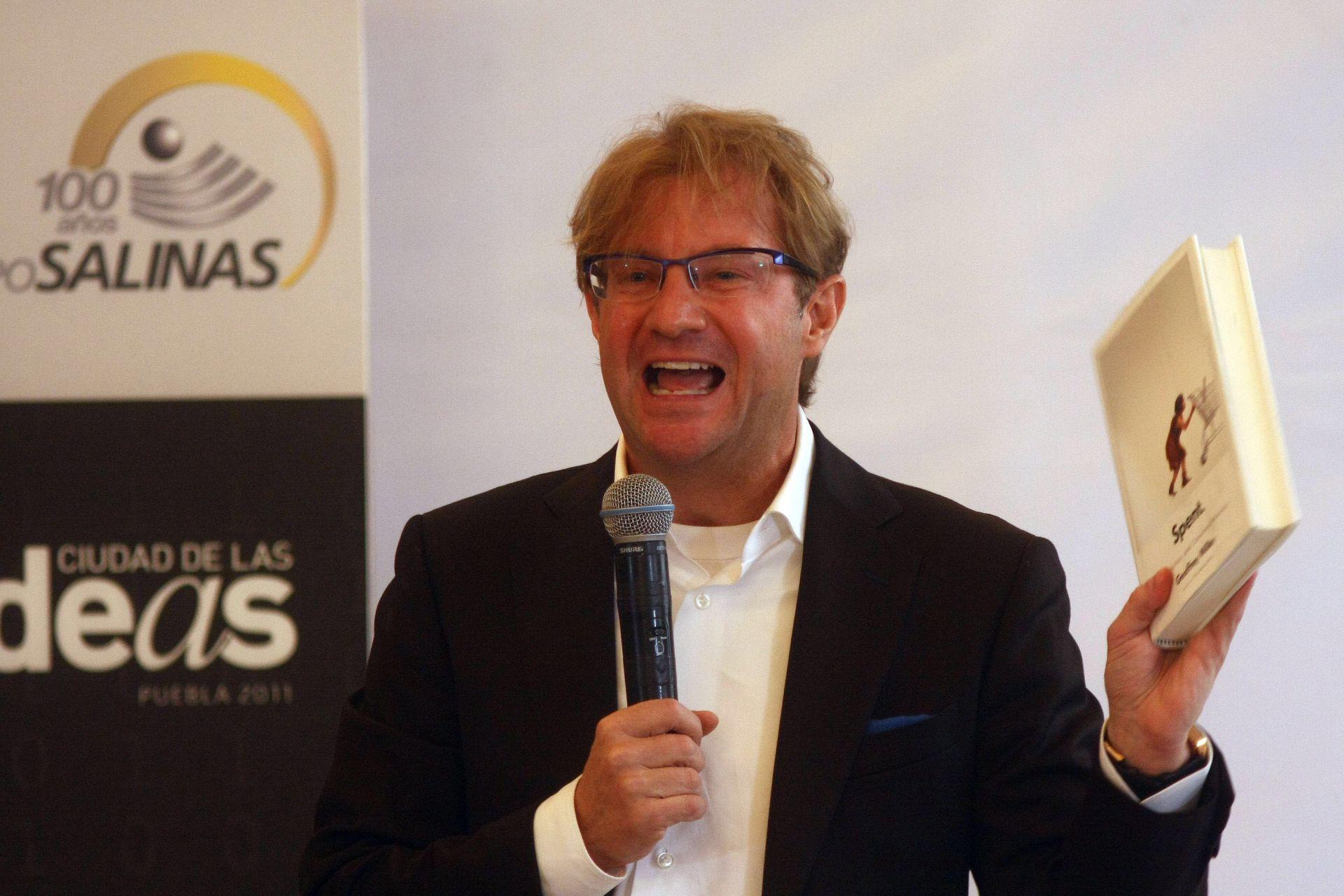 Ocho mujeres denuncian a Andrés Roemer por acoso sexual; él lo niega