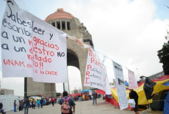 CNTE acuerda mantenerse en plantón en el DF
