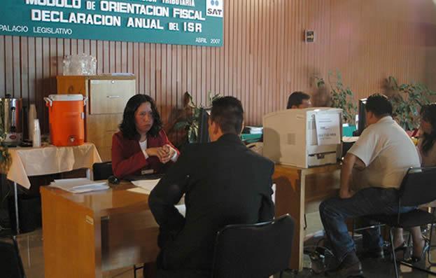 En 2015 se prevé aumentar 42% el gasto en burocracia: sólo el de PGR crecerá casi 20 veces