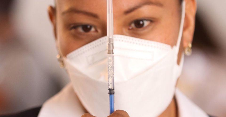 Salud registra 700 muertes más por COVID y 9 mil casos pese a disminución en tendencia