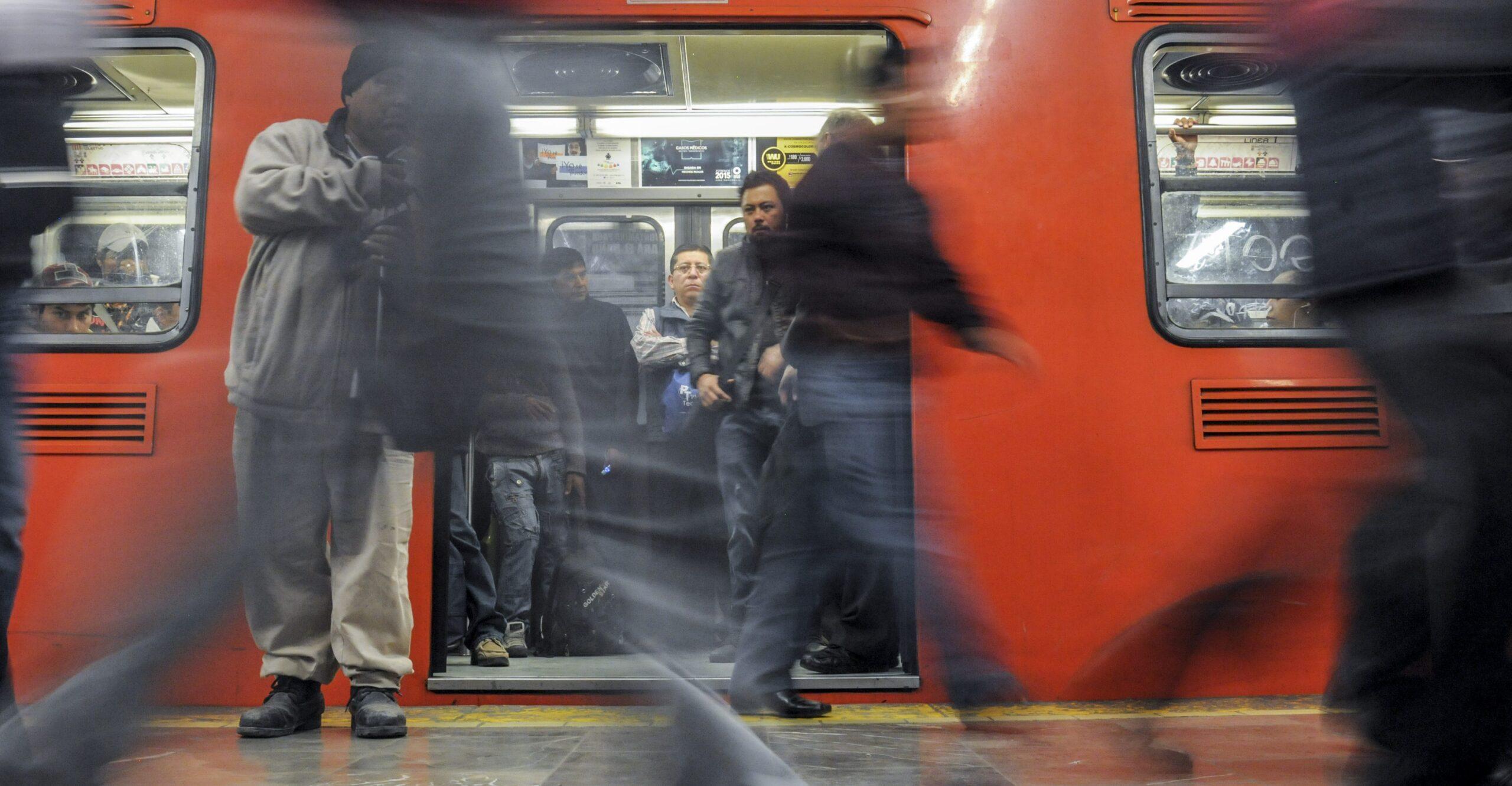 Tres personas resultan con quemaduras por chispazo en la estación Chabacano