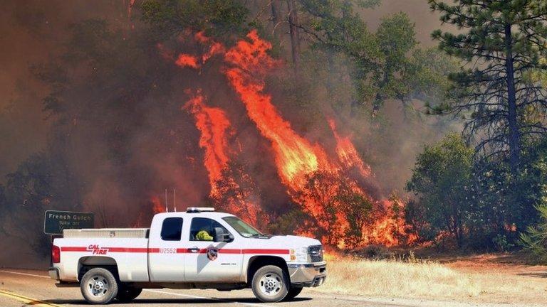 Los “remolinos de fuego” que obligaron a miles de personas a huir en California