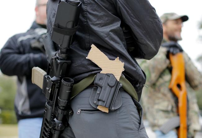 Tras nueva ley, Texas pondrá más policías y un avión espía en la frontera con México