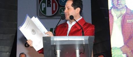Eruviel <i>se transparenta</i>: Tiene 4 mdp en su cuenta bancaria