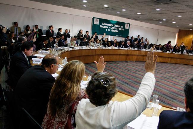 Diputados prometen no dictaminar leyes energéticas durante el Mundial