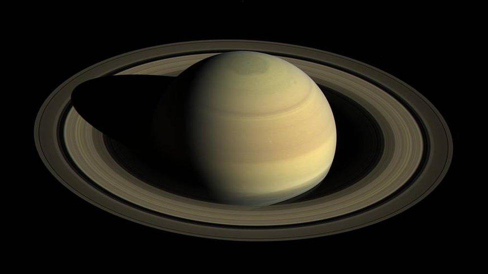 ¿Por qué están desapareciendo los anillos de Saturno?