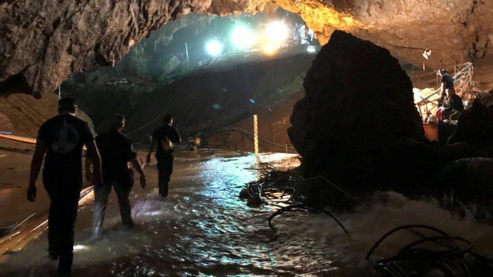 Niños atrapados en Tailandia: en marcha el rescate de las 5 últimas personas atrapadas en la cueva