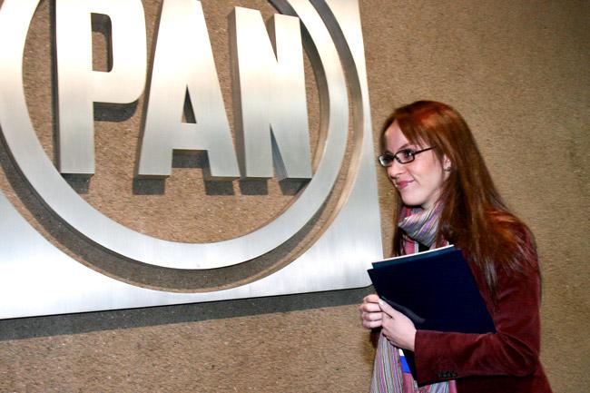 Gabriela Cuevas sí va por el DF y ve <i>con buenos ojos</i> políticas de Ebrard