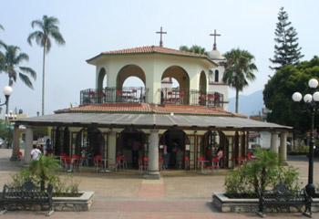 Municipio de Veracruz convierte biblioteca en cantina de lujo