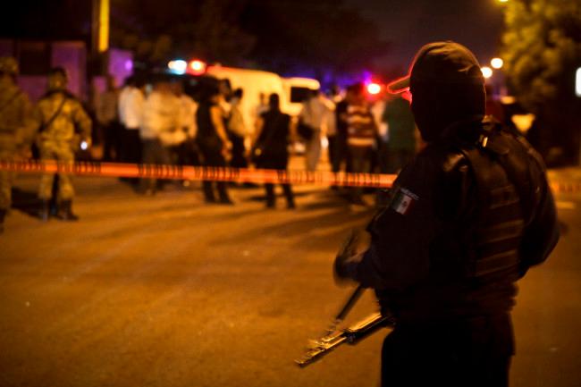 Grupo armado ataca comisaría en Chihuahua y mata a 5 policías