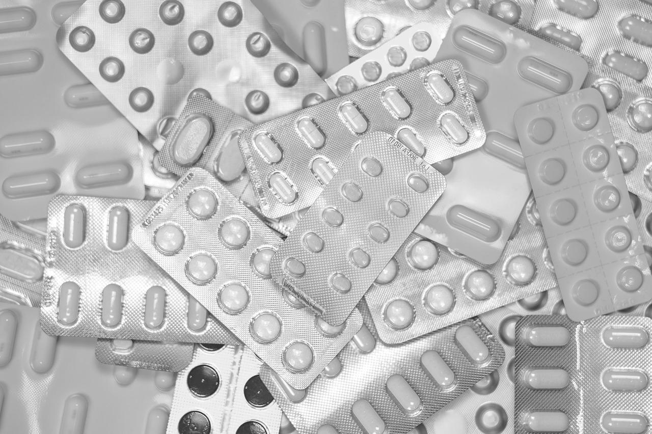Cofepris alerta sobre 44 distribuidores de medicamentos irregulares
