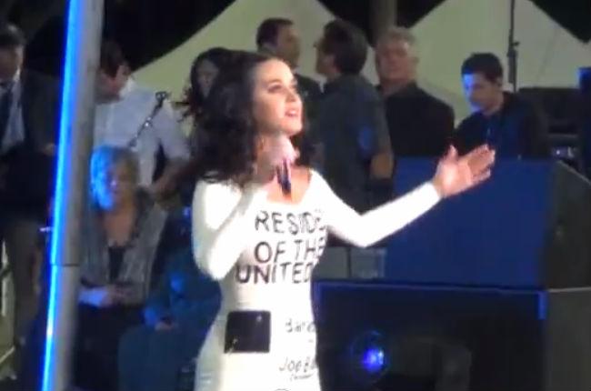 Le votan el vestido a Katy Perry [video]