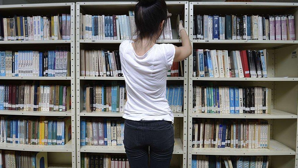 Los profesionales de Colombia y Ecuador que aprovechan la crisis de Venezuela para estudiar en la universidad (y ahorrar mucho dinero)