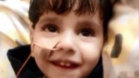 Veto migratorio: el drama de una madre de Yemen a la que no le dejan entrar en Estados Unidos para ver a su hijo que se está muriendo