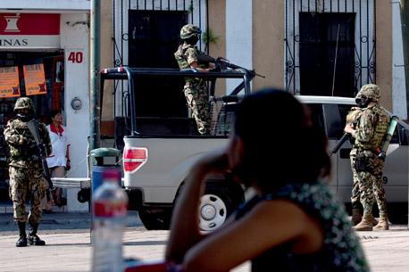 Detienen a 36 judiciales en Colima